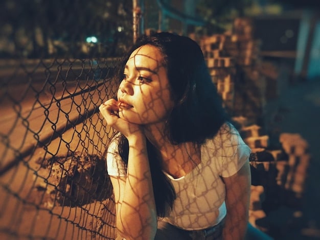 A close-up shot of Talita Younan during a dramatic scene from a popular Brazilian streaming series. Her facial expression conveys intense emotion, and the lighting highlights the depth of her performance. In the background, a subtle glimpse of the set suggests a suspenseful narrative.