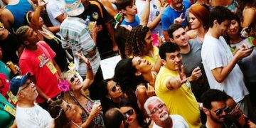 Discovering New Talent: A Guide to Brazilian Film Festivals - Cover Image