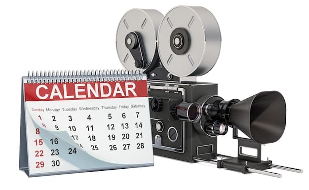 A calendar with large crossed-out dates, symbolizing the passage of time. A movie ticket is attached to a future date, highlighting the anticipation of a rewatch. The image represents the concept of using time to enhance a spoiler-free rewatch experience.